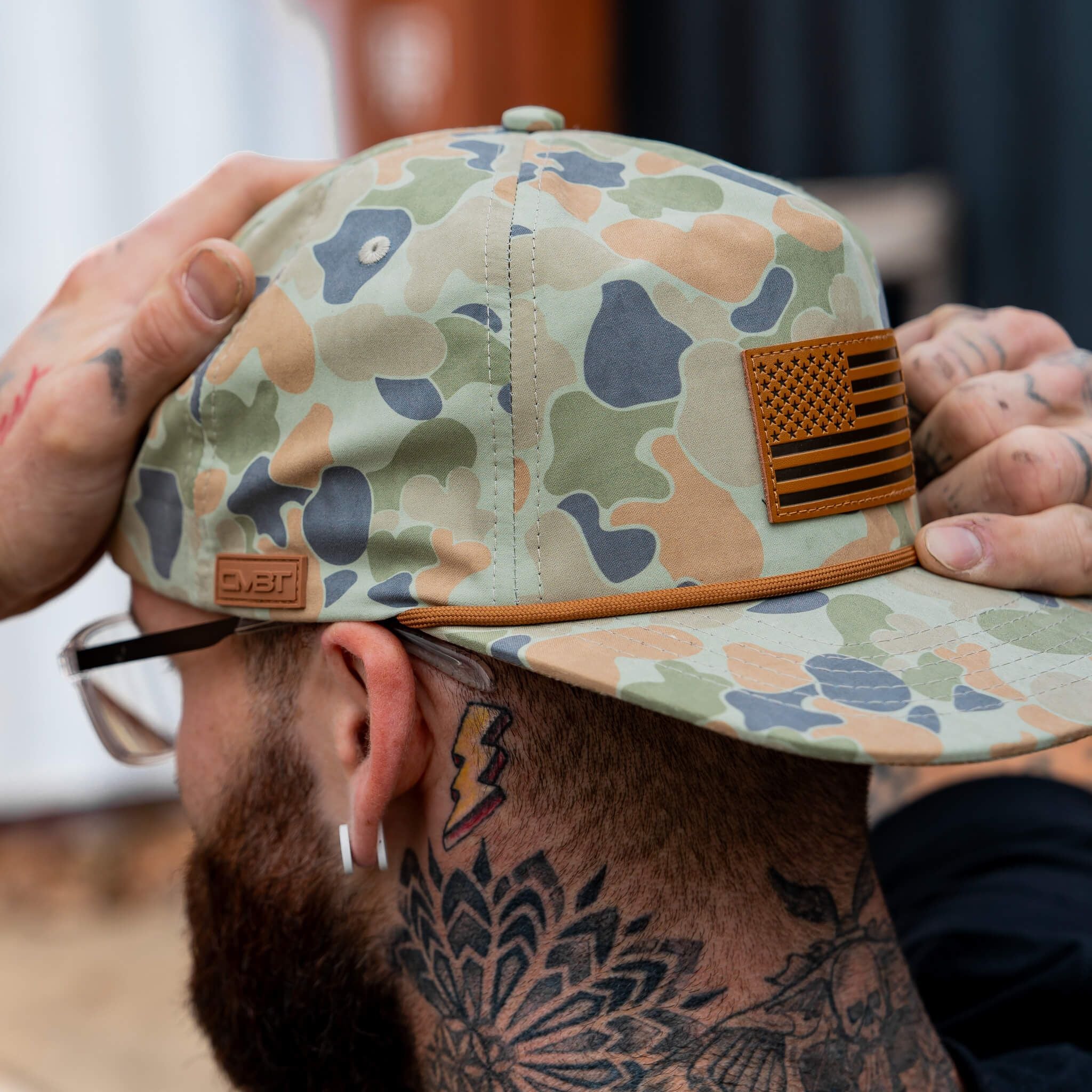 AMERICAN FLAG PATCH CRUSHABLE ROPE SNAPBACK | FROGSKIN DUCK CAMO HAT