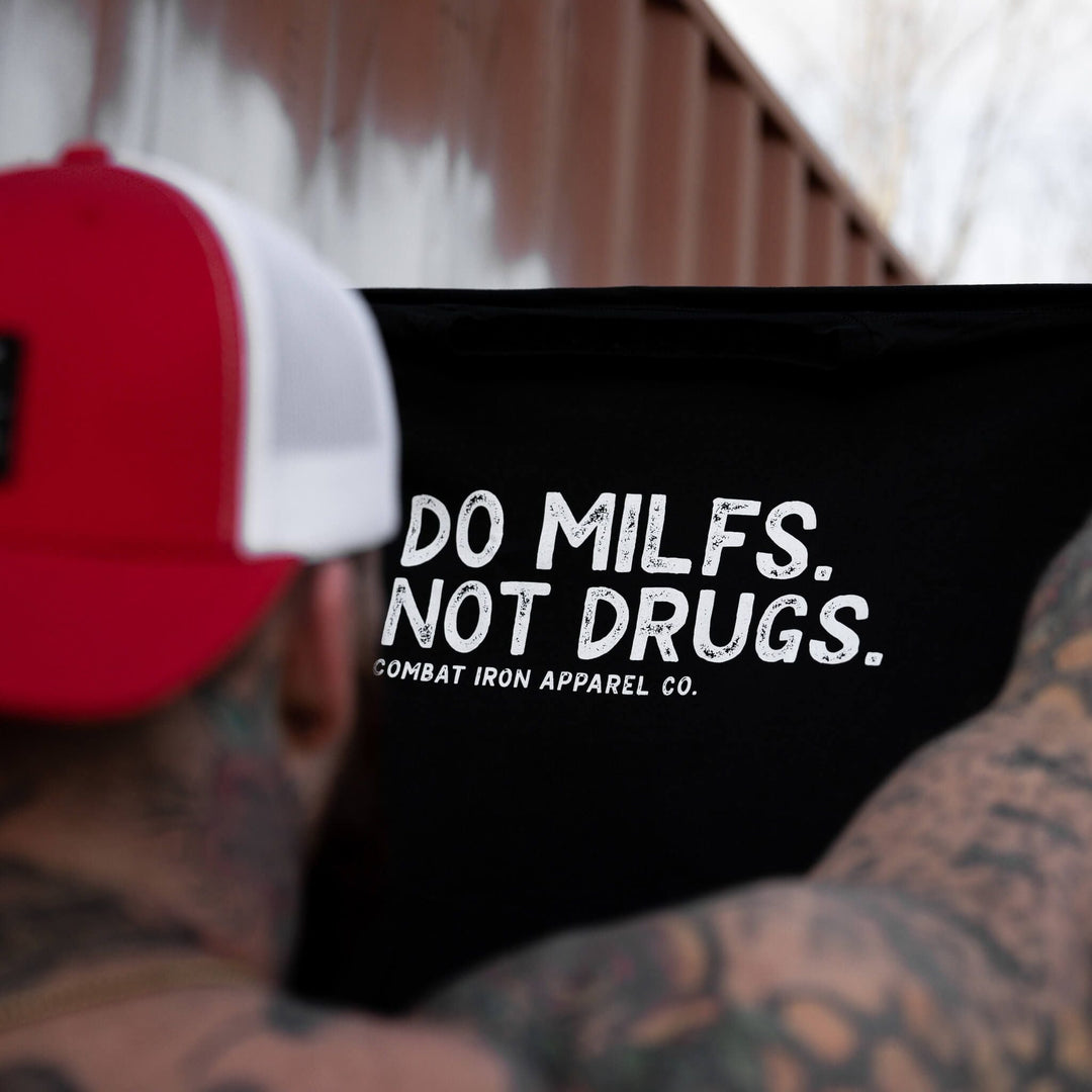 Do Milfs. Not Drugs. Men's T-Shirt