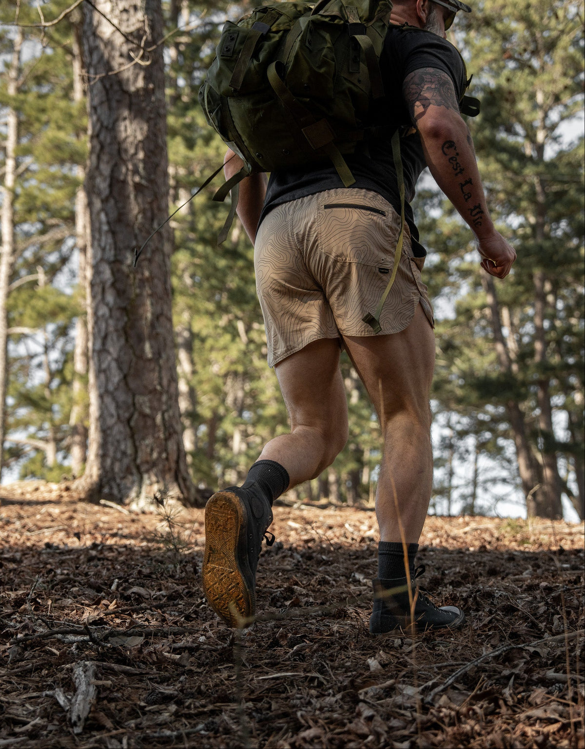 OUTDOORS / HIKING